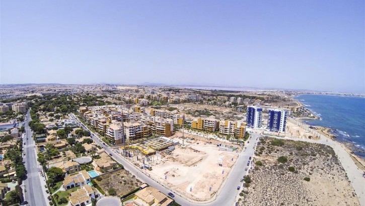 Apartamentos en primera línea de mar en Punta Prima (Orihuela Costa)