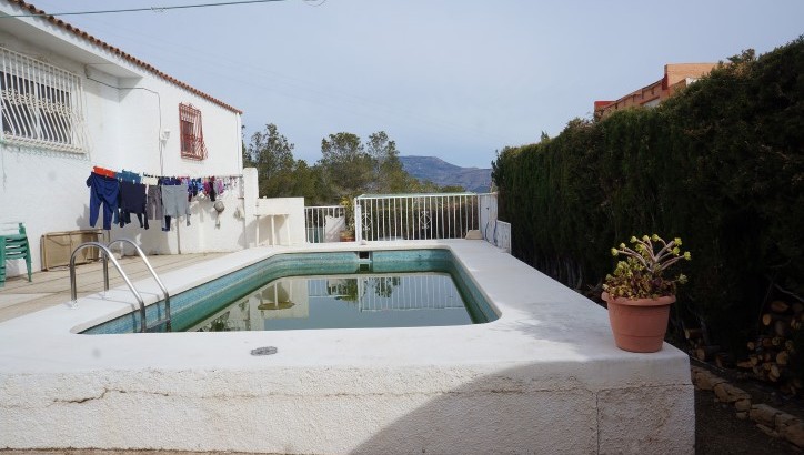 Grande maison avec piscine à La Nucia