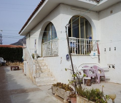 Grande maison avec piscine à La Nucia