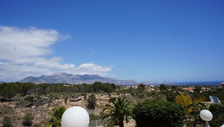 Casa cuidada con vistas fantásticas en La Nucia