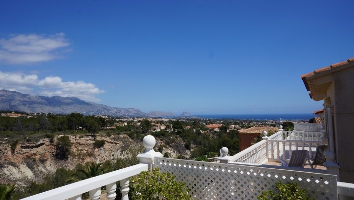 Casa cuidada con vistas fantásticas en La Nucia