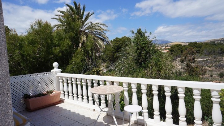 Casa cuidada con vistas fantásticas en La Nucia