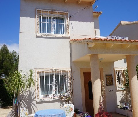 Beautiful link detached Villa with stunning views in La Nucia