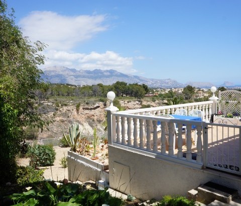 Casa cuidada con vistas fantásticas en La Nucia