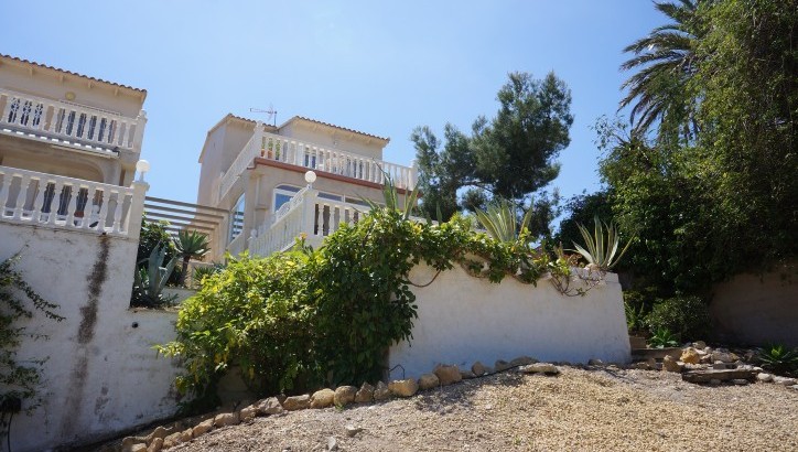 Casa cuidada con vistas fantásticas en La Nucia