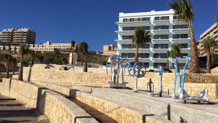 Moderne Wohnungen erste Reihe Strand Los Arenales