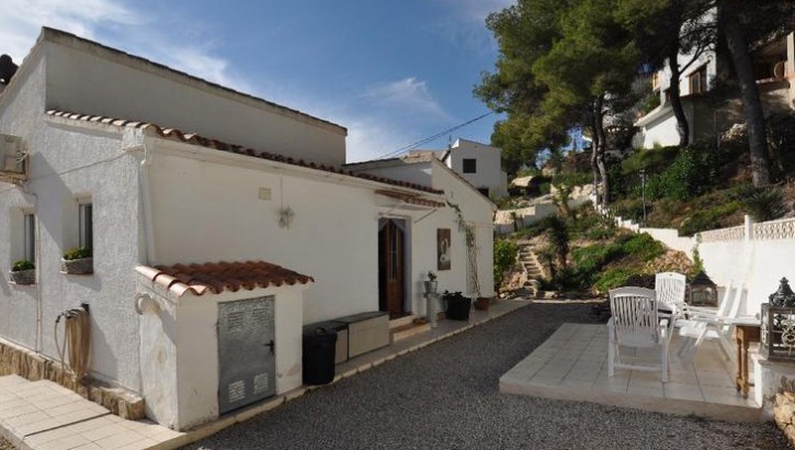 Casa cuidada con vistas fantásticas en Moraira