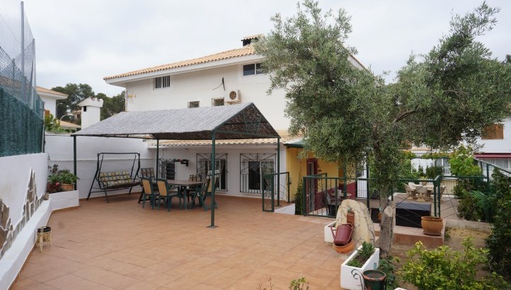 Semi-detached villa near international school in La Nucia