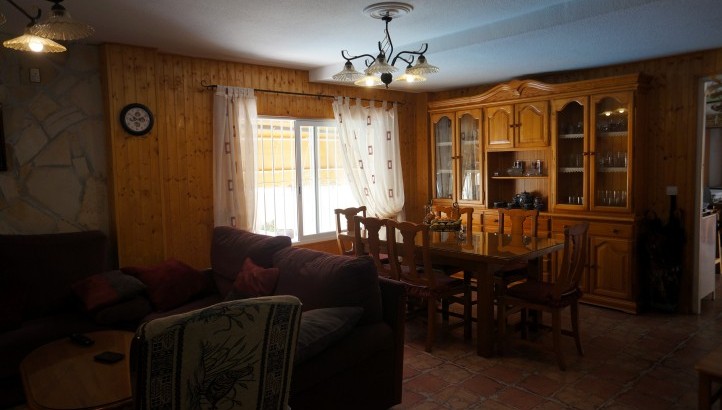 Beautiful detached Villa with pool and apartment in La Nucia