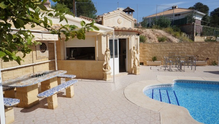 Maison soignée avec appartement et piscine à La Nucia