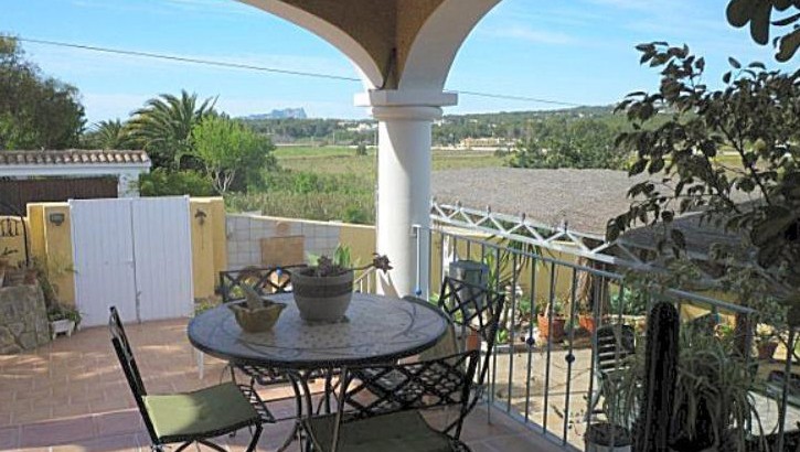 Bargain villa with pool in within walking distance of Moraira