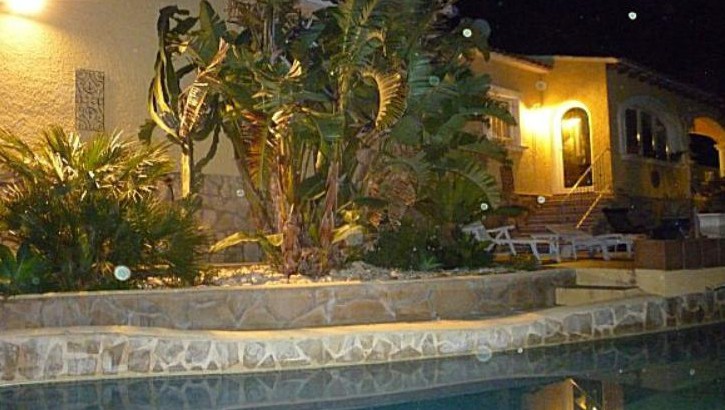 Bargain villa with pool in within walking distance of Moraira