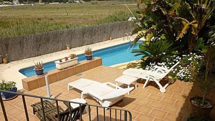 Bargain villa with pool in within walking distance of Moraira