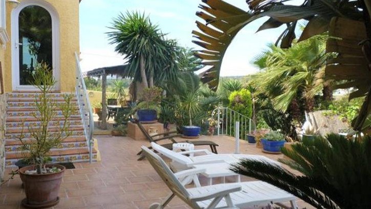 Bargain villa with pool in within walking distance of Moraira