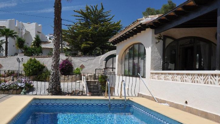 Traditional villa with separate apartment in Moraira
