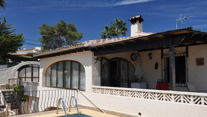 Traditional villa with separate apartment in Moraira