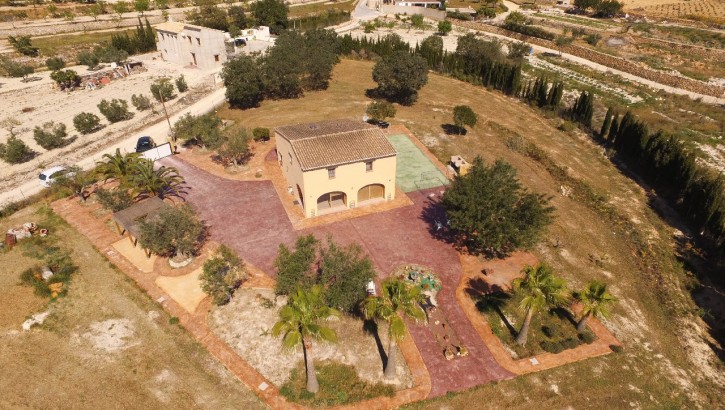 Finca y parcela grande en el entorno rural de Benissa