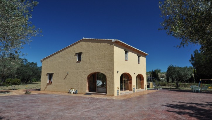 Finca y parcela grande en el entorno rural de Benissa