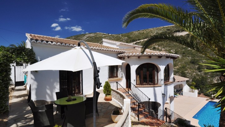 Nice villa with fantastic  views and pool Benitachel