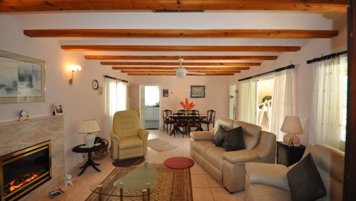 Charming house in Pedreguer with pool