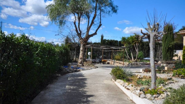 Villa on one level with beautiful view over Jalon valley