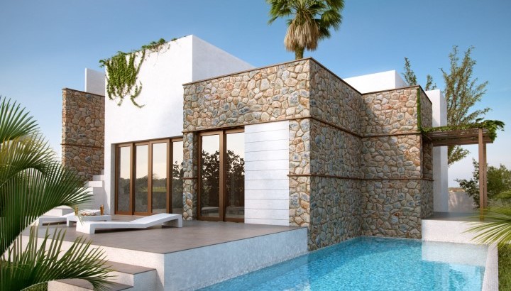 Villas en Cabo Roig con parcela y piscina privada