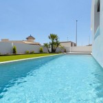 Villas en Cabo Roig con parcela y piscina privada