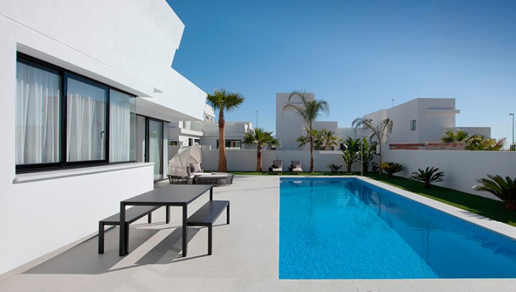 Villas muy modernas, 2 modelos La Marina & Laguna