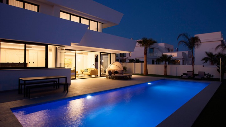 Villas modèrnes, 2 modèles à La Marina & Laguna