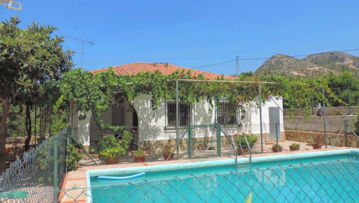 Maison de champagne avec piscine à Pego