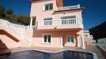 Detached villa with sea views in Moraira