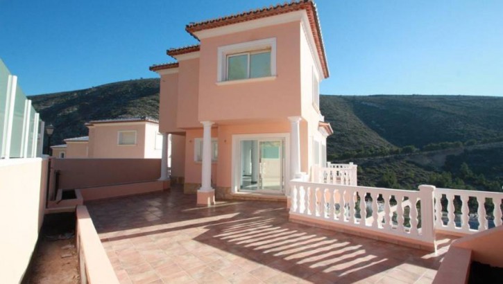 Detached villa with sea views in Moraira