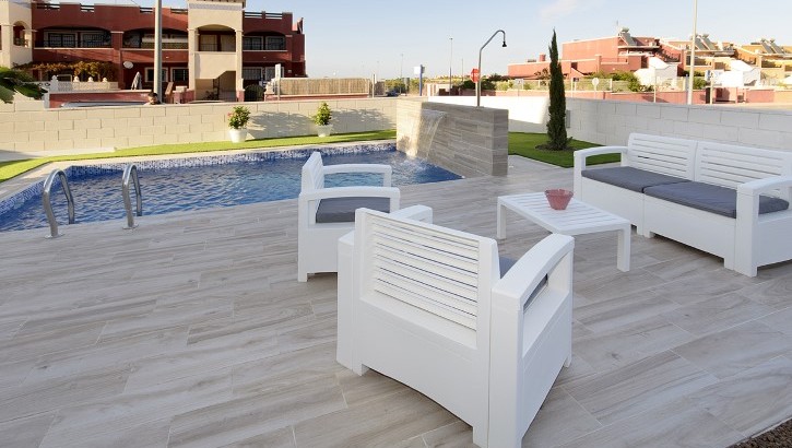 Exclusiva Villa pareada con parcela privada en Villamartin