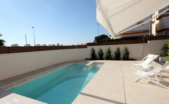 New luxury villas with private pool in La Marina