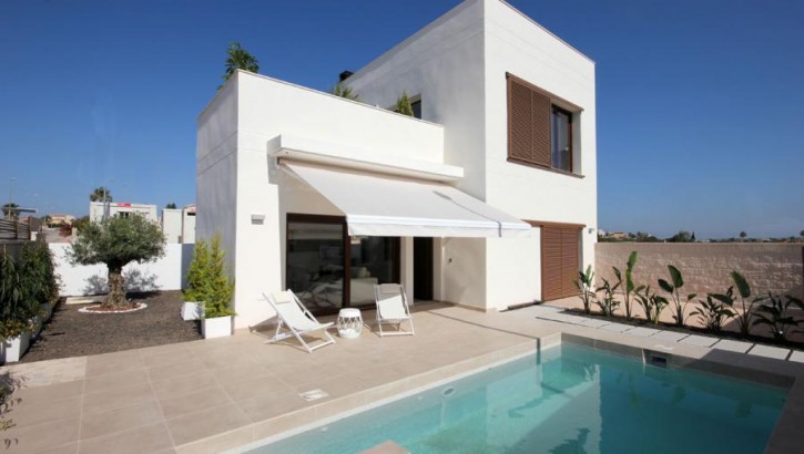 New luxury villas with private pool in La Marina