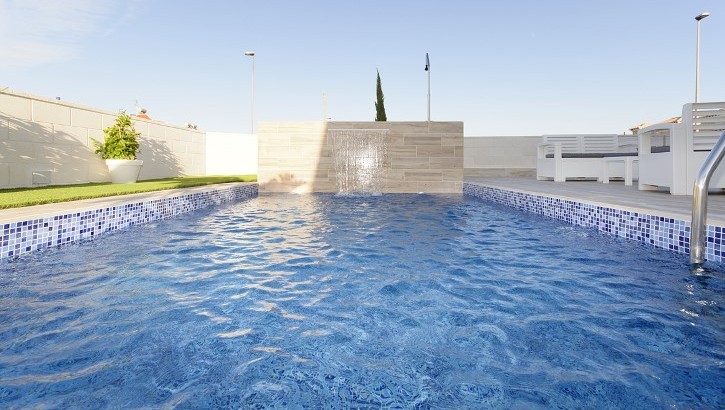 Exclusiva Villa pareada con parcela privada en Villamartin