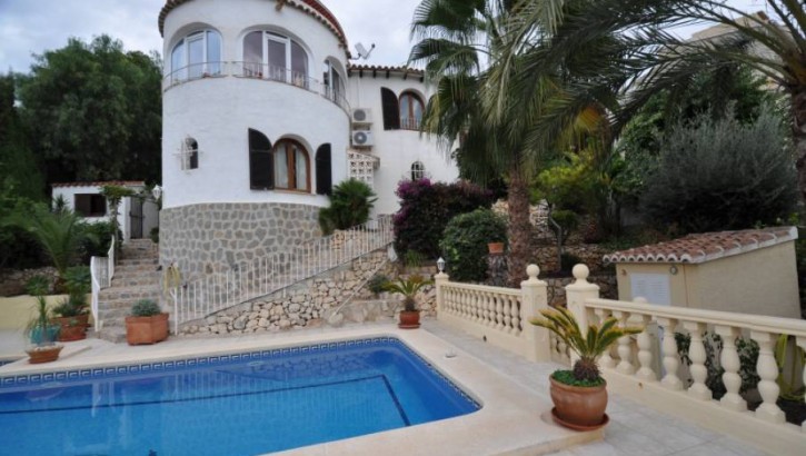 Lovely villa with sea and open views