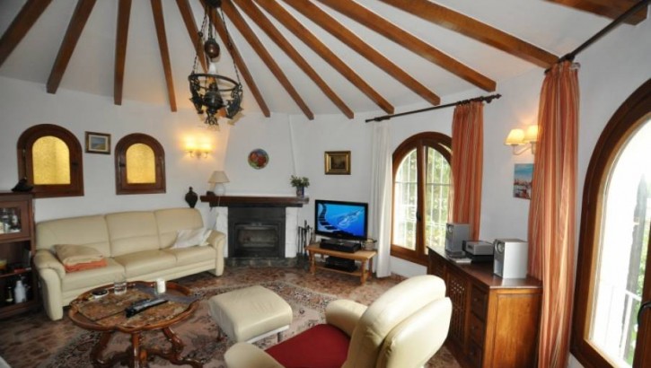 Lovely villa with sea and open views