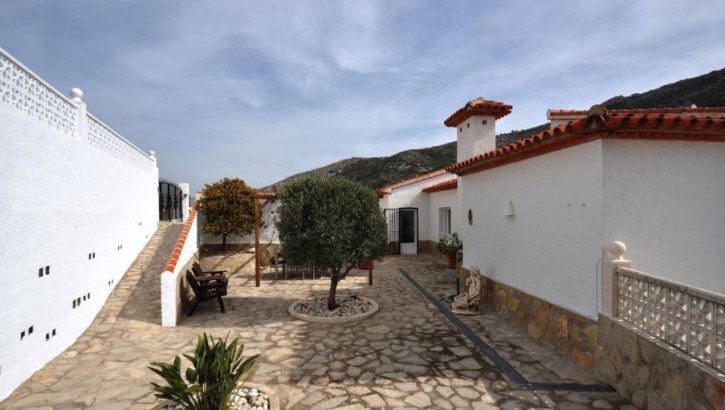 Beautiful villa with panoramic views in Pedreguer