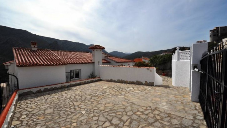 Chalet encantador con vistas bonitas a las montañas en Pedreguer