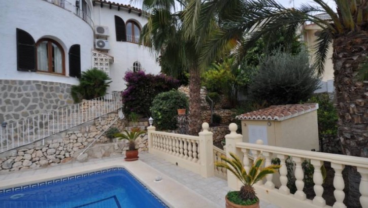 Lovely villa with sea and open views