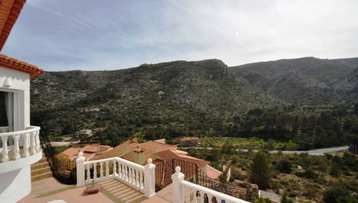 Chalet encantador con vistas bonitas a las montañas en Pedreguer