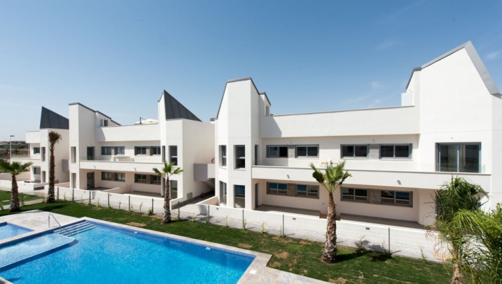 2 and 3-bedroom Apartments & Maisonettes in La Veleta