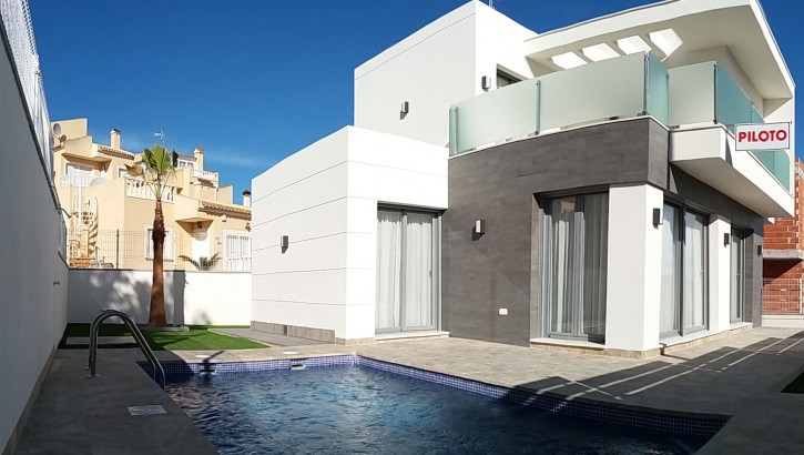 Villas independientes en Villamartín-Orihuela Costa