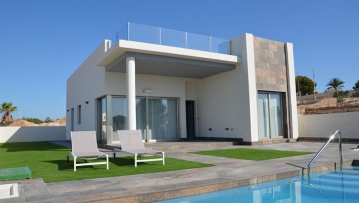 High-quality detached villas in Villamartin