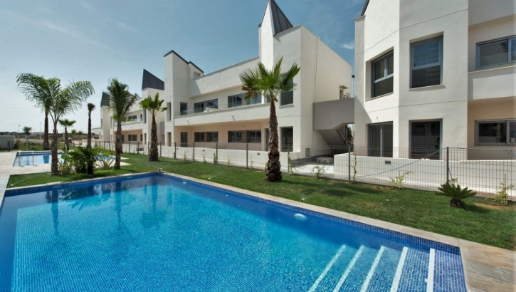 2 and 3-bedroom Apartments & Maisonettes in La Veleta