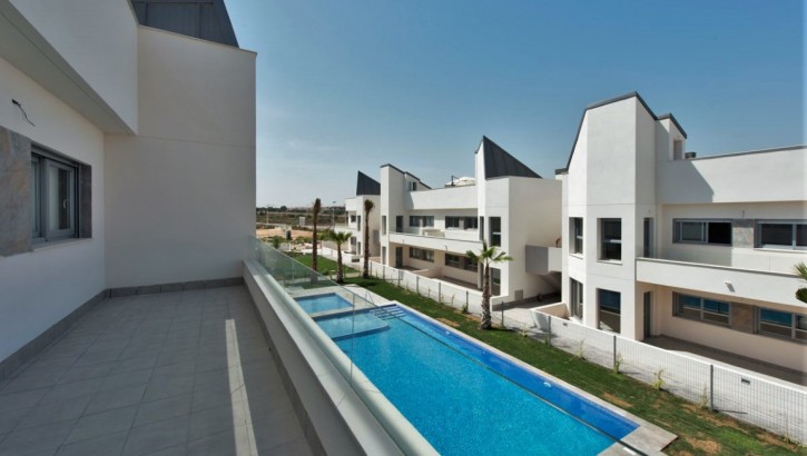 2 and 3-bedroom Apartments & Maisonettes in La Veleta