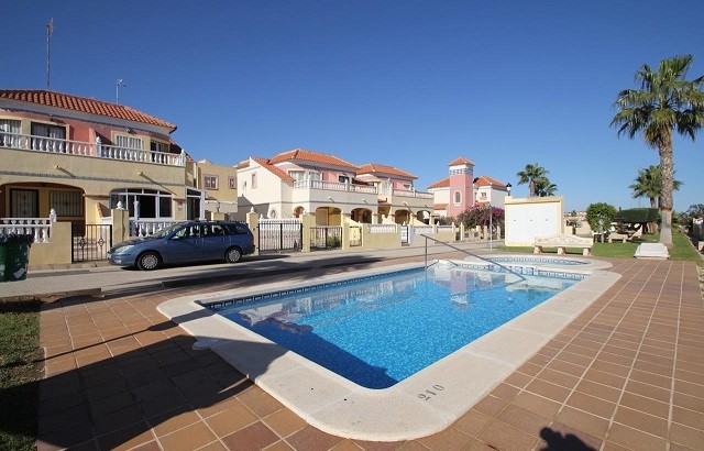 Belle maison mitoyenne près de la plage à Cabo Roig