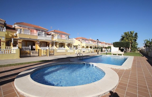 Belle maison mitoyenne près de la plage à Cabo Roig