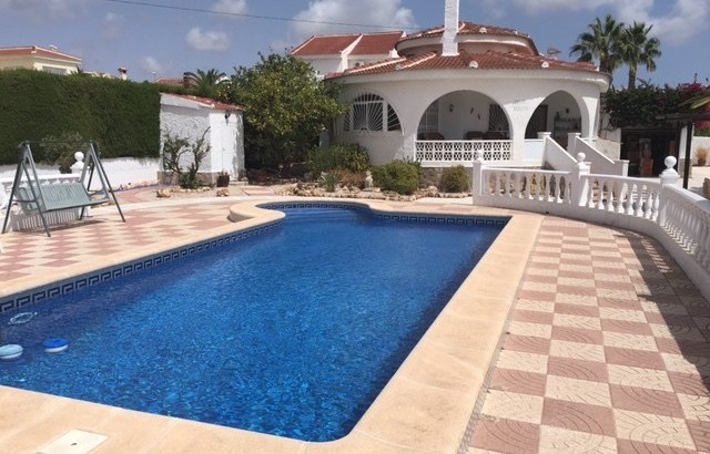Haus mit großem Garten und Pool in Quesada